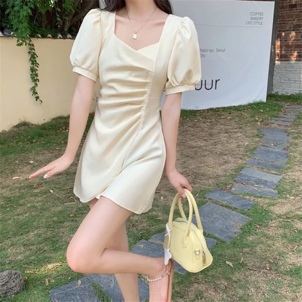 耍個小浪漫🌹法式方領泡泡袖不規則連身裙：圖片 3