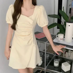 耍個小浪漫🌹法式方領泡泡袖不規則連身裙