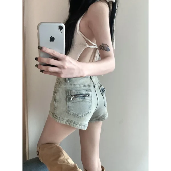 美式辣妹🤍高腰版型 後口袋拉鏈設計牛仔短褲：圖片 2